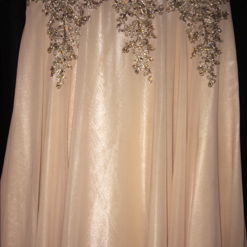 🥂PROM DRESS in a pretty champagne color!🥂 - Picture 3 of 5